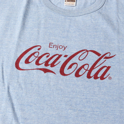 24SS × COCA COLA グラフィック ロゴ バインダーネック Tシャツ (COCA COLA × SD 88/12 LOGO T)