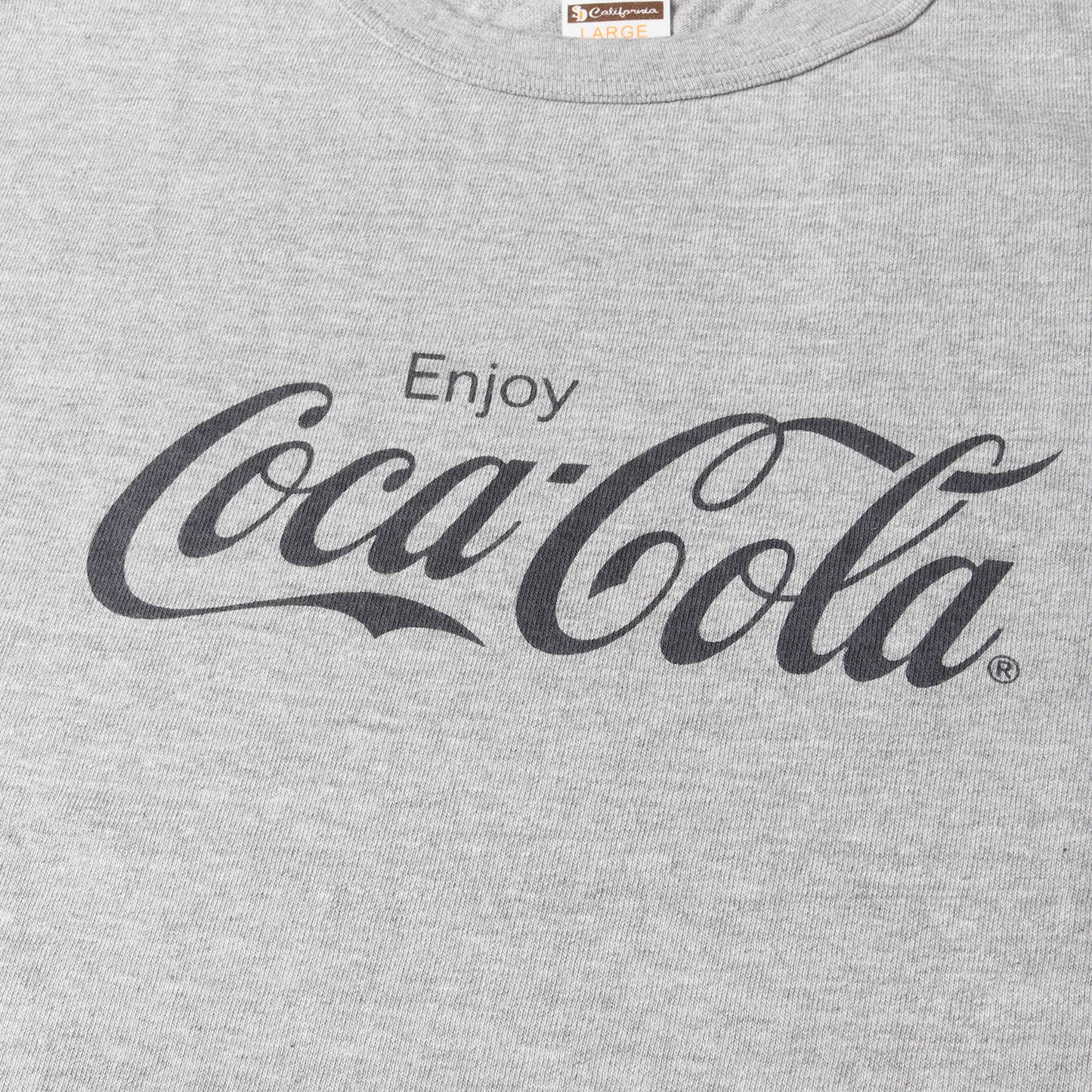 24SS × COCA COLA グラフィック ロゴ バインダーネック Tシャツ (COCA COLA × SD 88/12 LOGO T)
