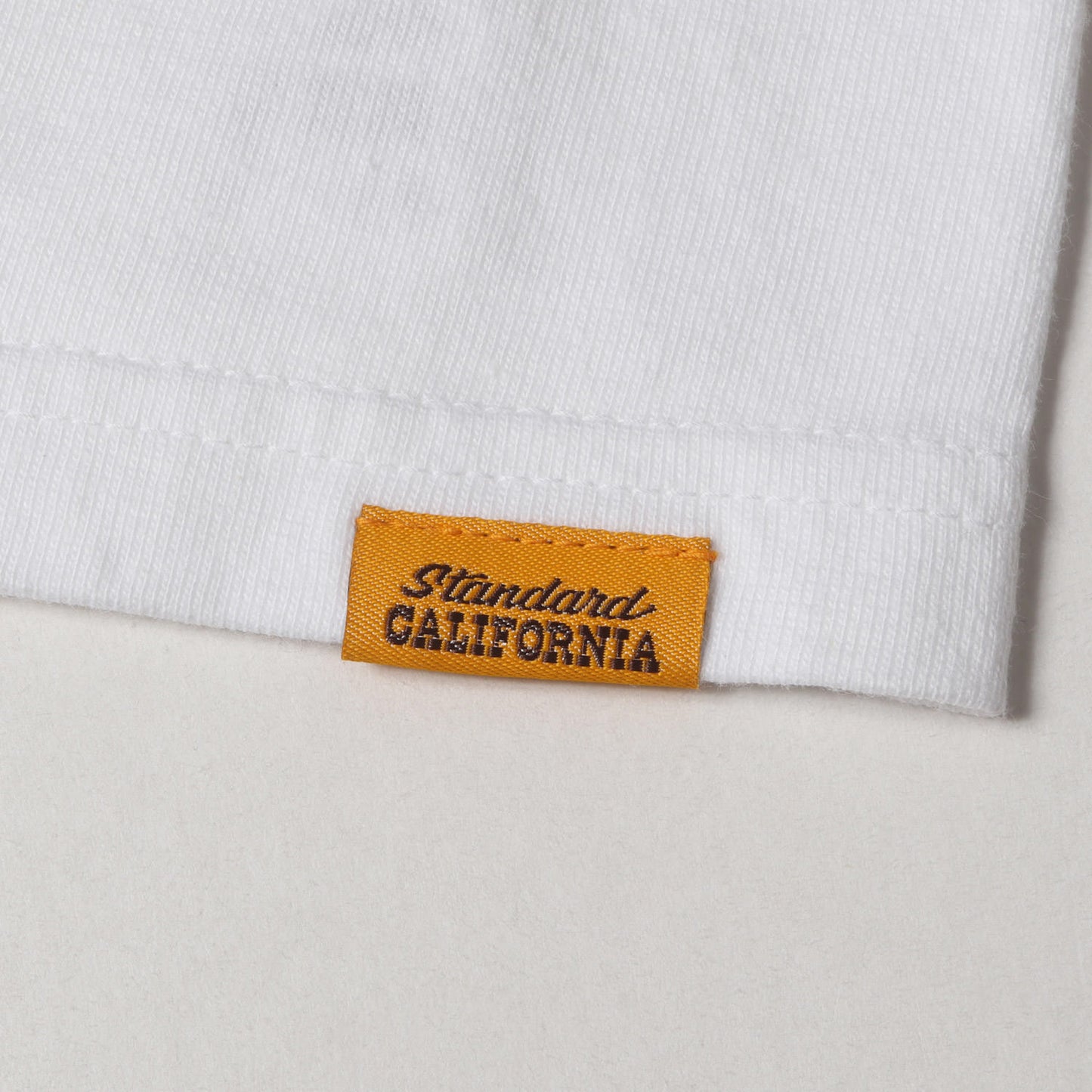 24SS × BUTTON WORKS グラフィック ロゴ ポケット Tシャツ (BW × SD 30th ANNIV. LOGO T)