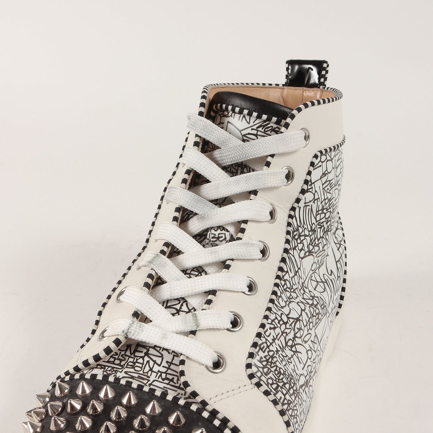 グラフィックロゴ スパイクスタッズ ハイカット スニーカー (LOU SPIKES ORLATO FLAT 1190397)