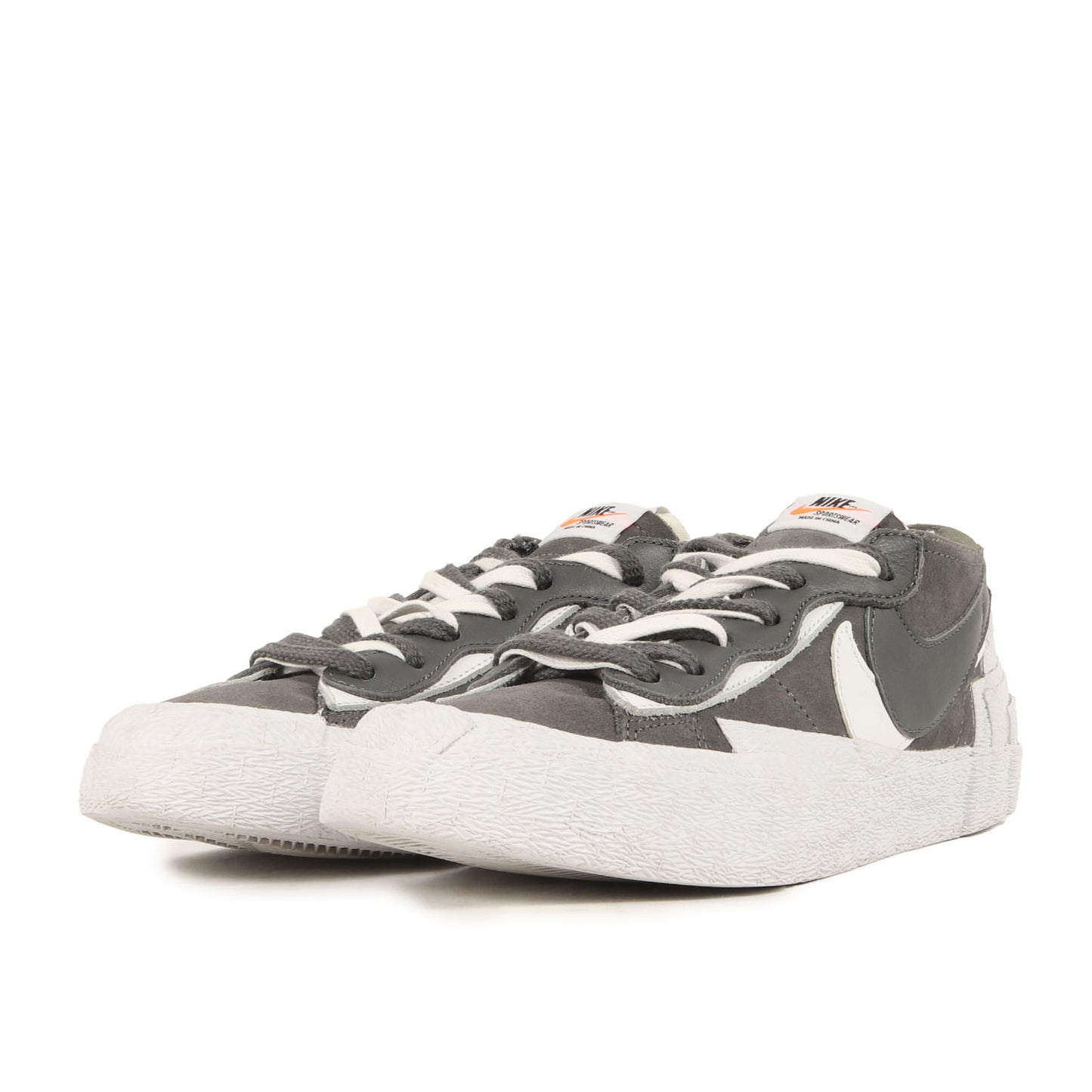 21SS × NIKE BLAZER LOW / SACAI IRON GREY (DD1877-002)