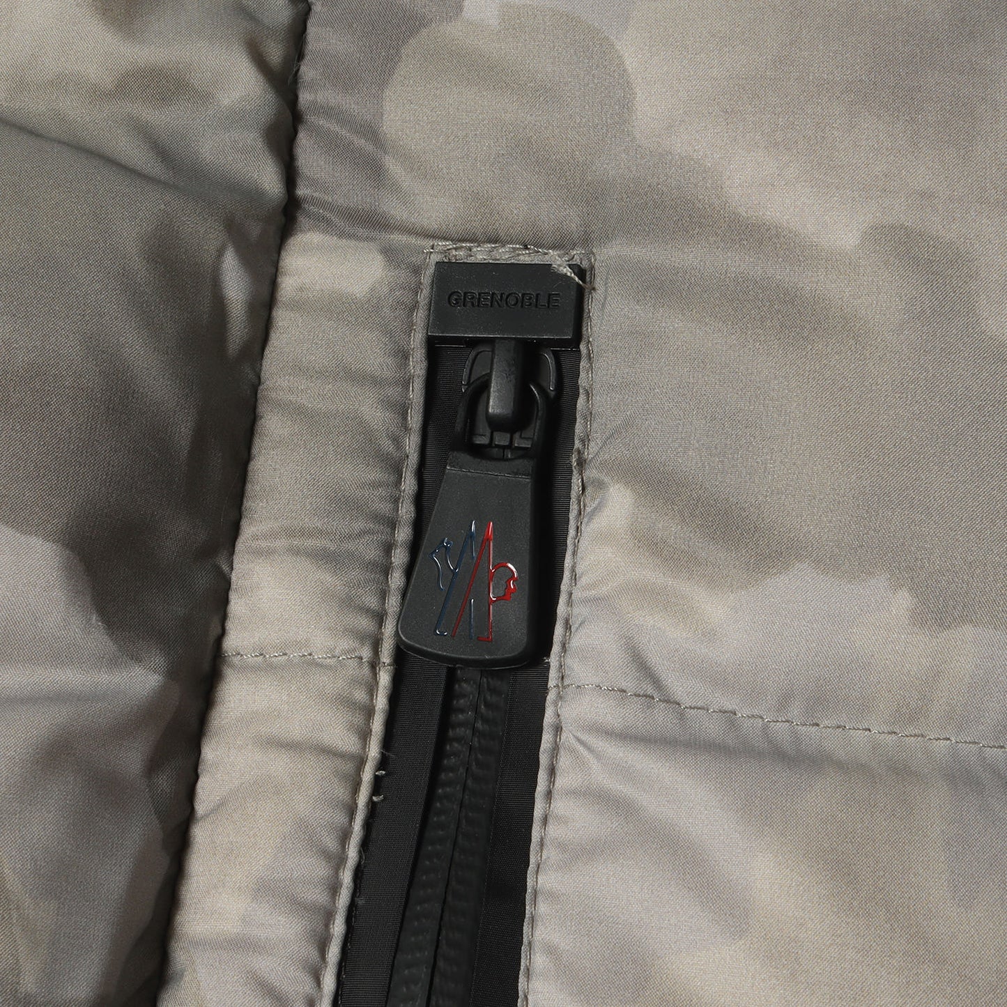 カモ フーデッド ダウンジャケット (RODENBERG GIUBBOTTO GRENOBLE)