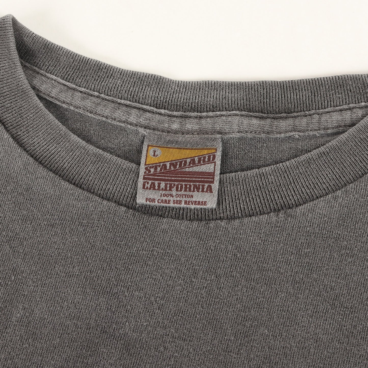 ピグメント ウォッシュ加工 ワンポイント ロゴ 刺繍 Tシャツ (SD NEW BOHEMIA SIGN LOGO T)