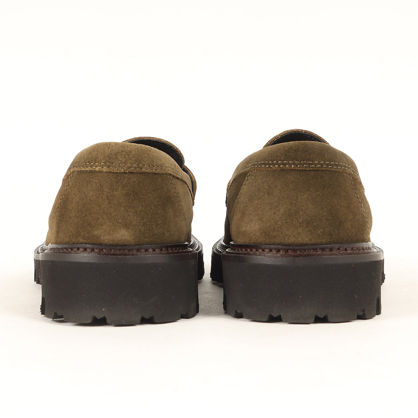 近年モデル タンクソール スウェード コイン ローファー (Suede loafers with penny trim)