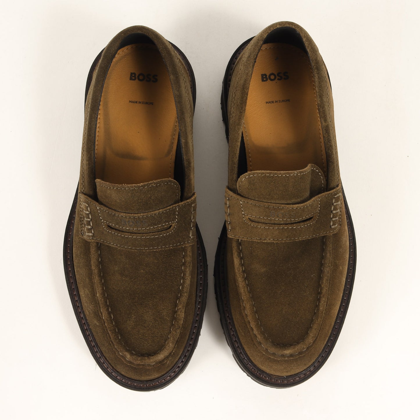 近年モデル タンクソール スウェード コイン ローファー (Suede loafers with penny trim)