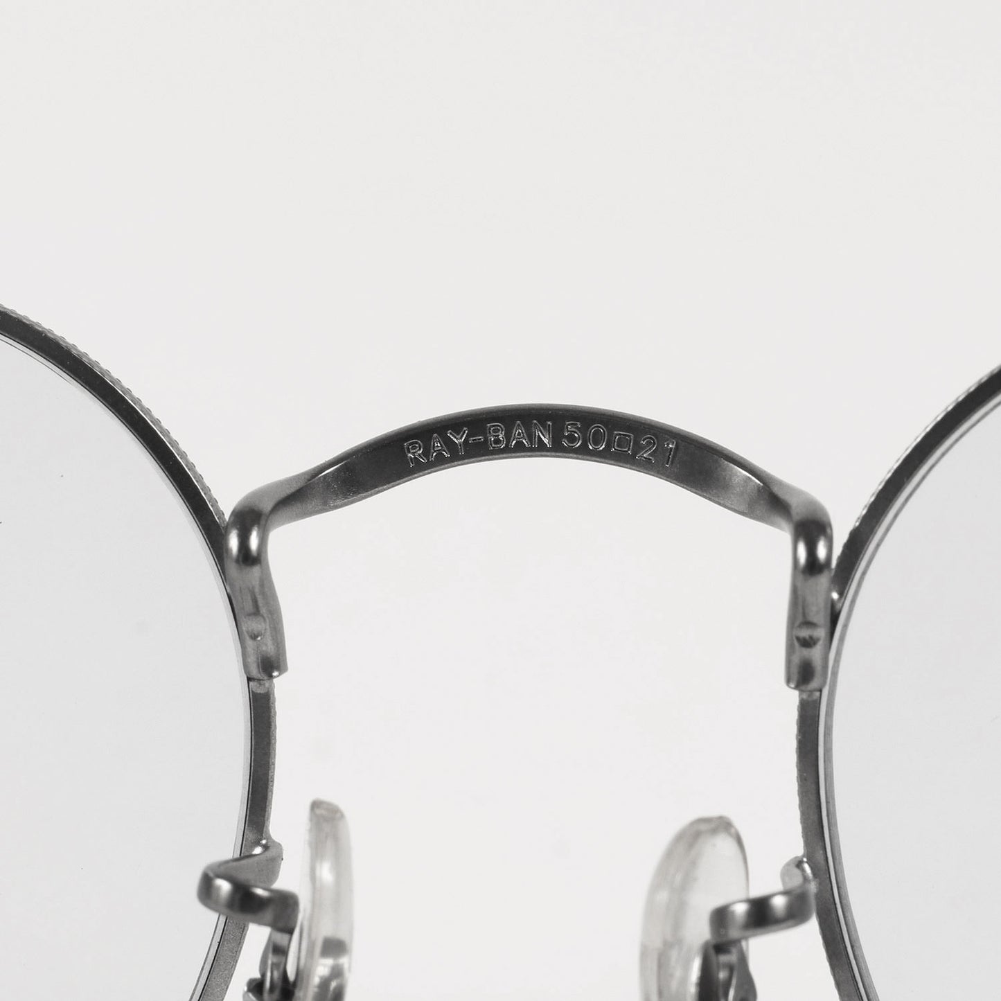 ラウンド シェイプ メタル サングラス (ROUNDMETAL OPTICS RB3447V）