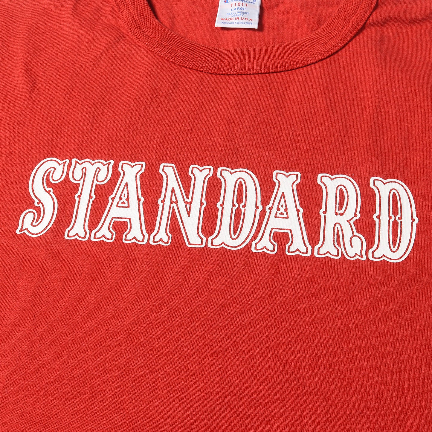 × Champion ヘビーウェイト グラフィック ロゴ Tシャツ (CHAMPION × SD MADE IN USA T1011 T) / MADE IN USA