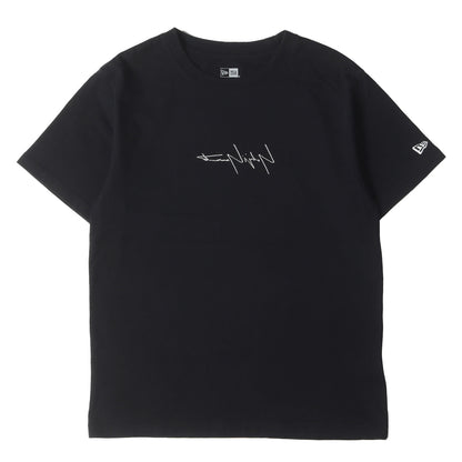 × NEW ERA 朝倉優佳 グラフィック シグネチャーロゴ 刺繍 Ｔシャツ (HN-T98-082)