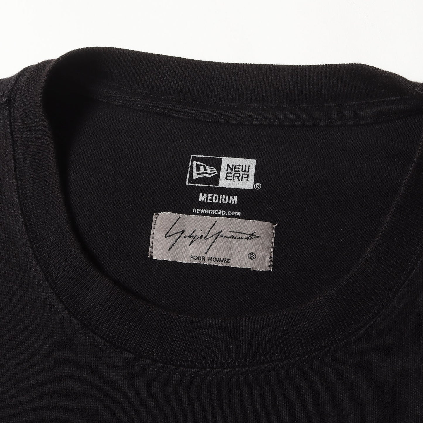 × NEW ERA 朝倉優佳 グラフィック シグネチャーロゴ 刺繍 Ｔシャツ (HN-T98-082)