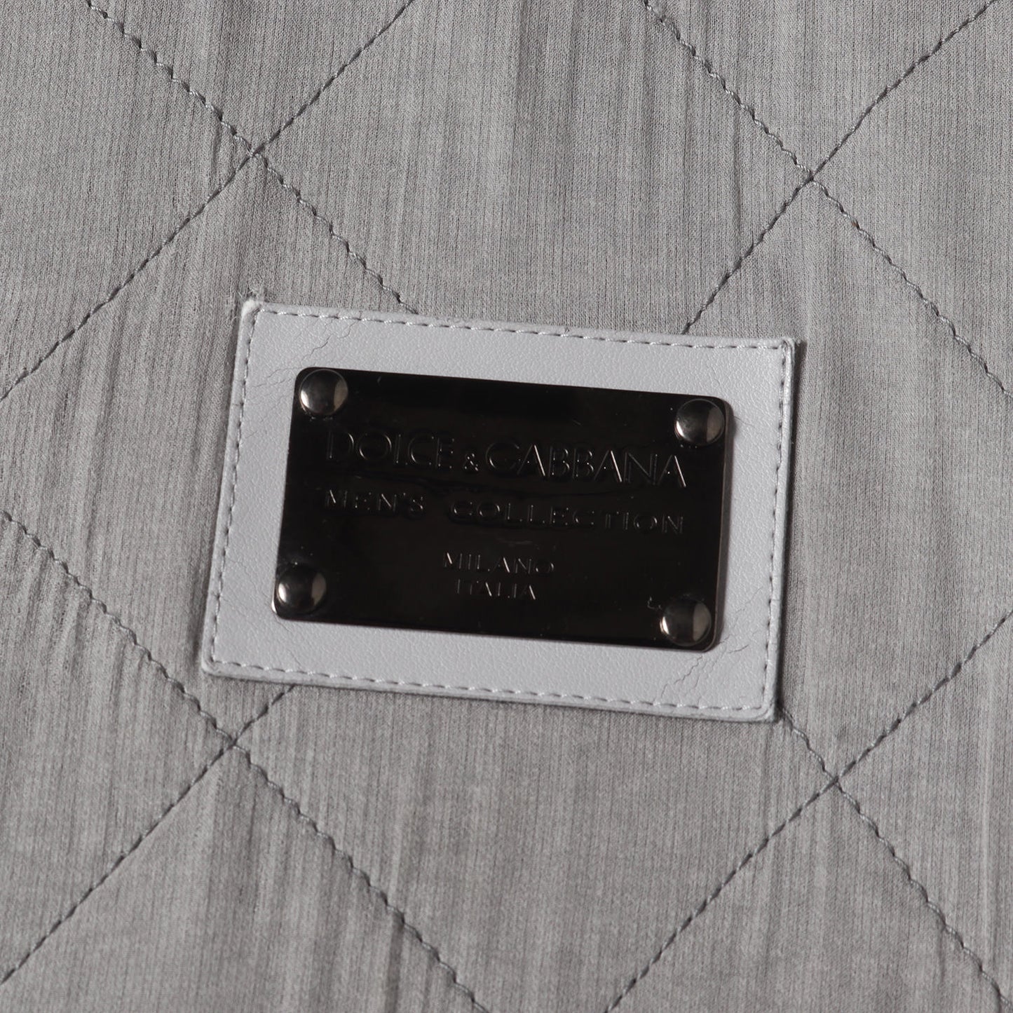 ロゴ プレート キルティング ジップ パーカー