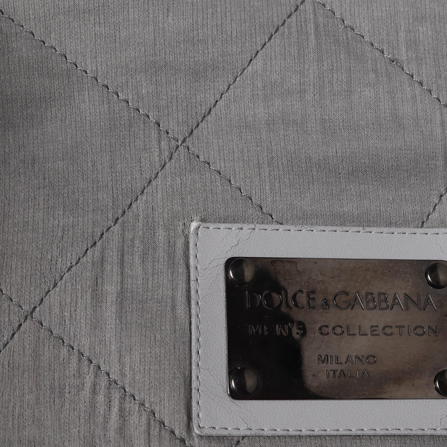 ロゴ プレート キルティング ジップ パーカー