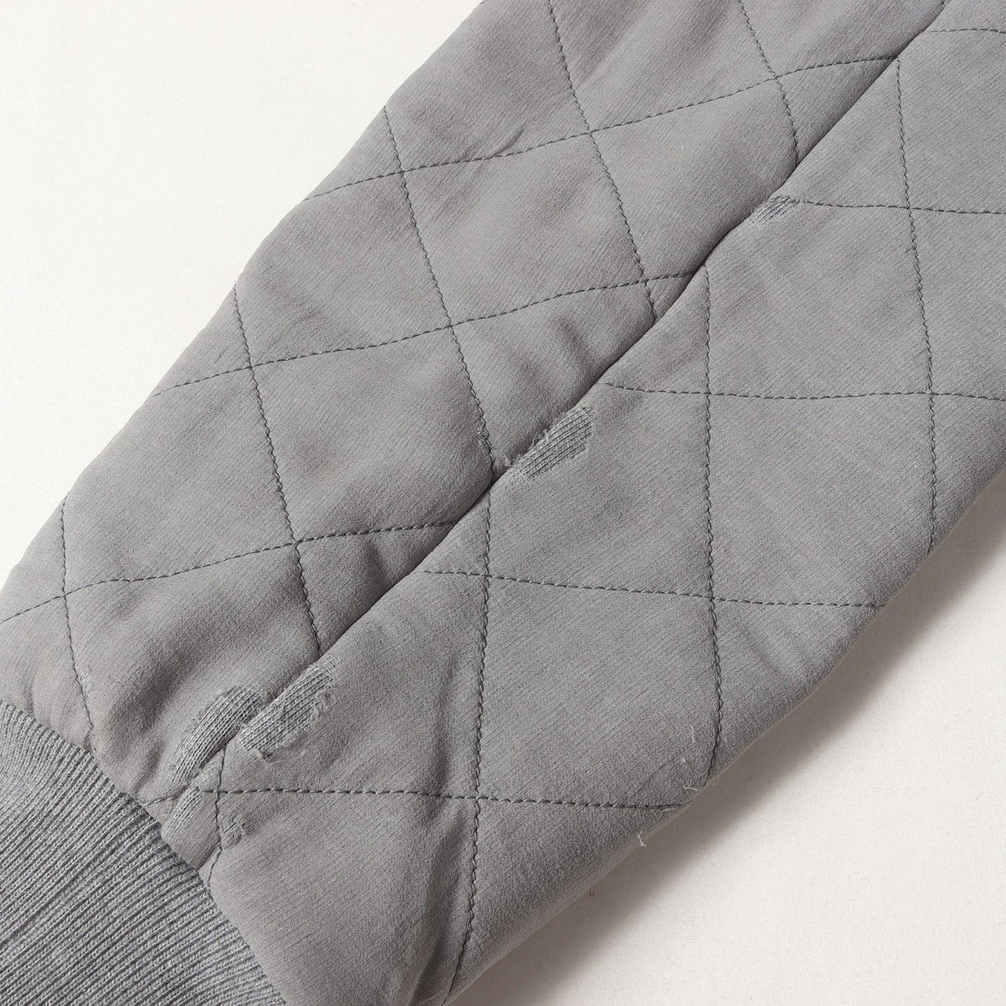 ロゴ プレート キルティング ジップ パーカー