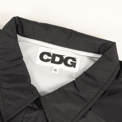 ワンポイント バック ロゴ ナイロン コーチジャケット (SZ-J029) / CDG AD2024