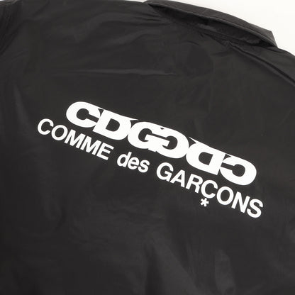 ワンポイント バック ロゴ ナイロン コーチジャケット (SZ-J029) / CDG AD2024