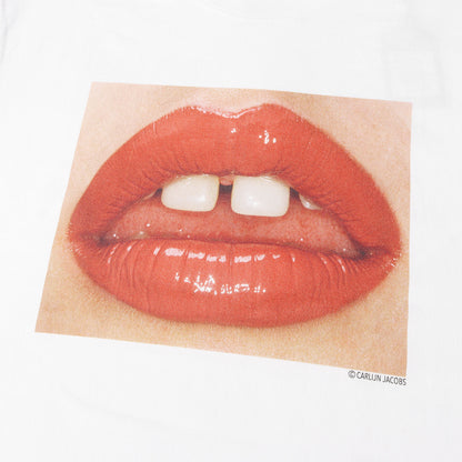23AW × Stie-lo × Carlijn Jacobs フォトグラフィック Tシャツ (Carlijn Jacobs × Stie-lo Lips T-SH 23MND-STL008)