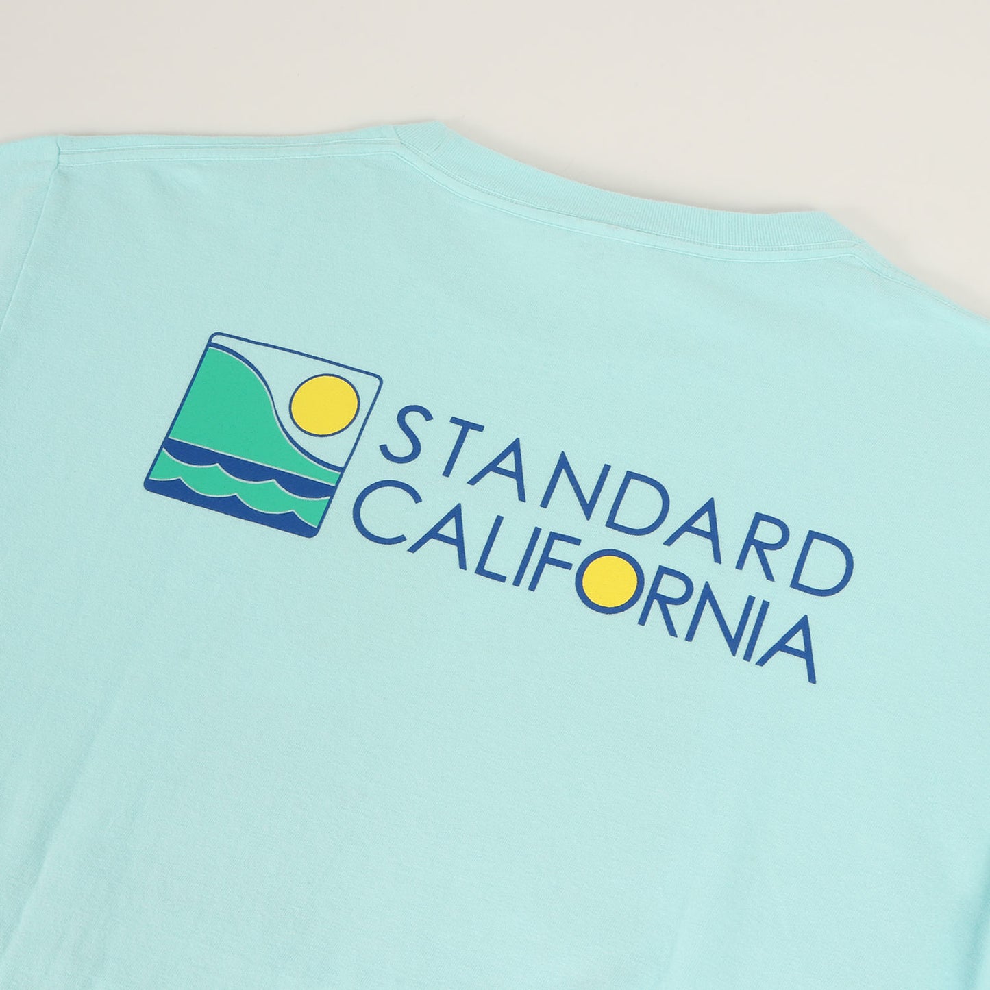 × OFFSHORE グラフィック ロゴ Tシャツ (SD LOGO SHORT SLEEVE T)