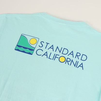 × OFFSHORE グラフィック ロゴ Tシャツ (SD LOGO SHORT SLEEVE T)