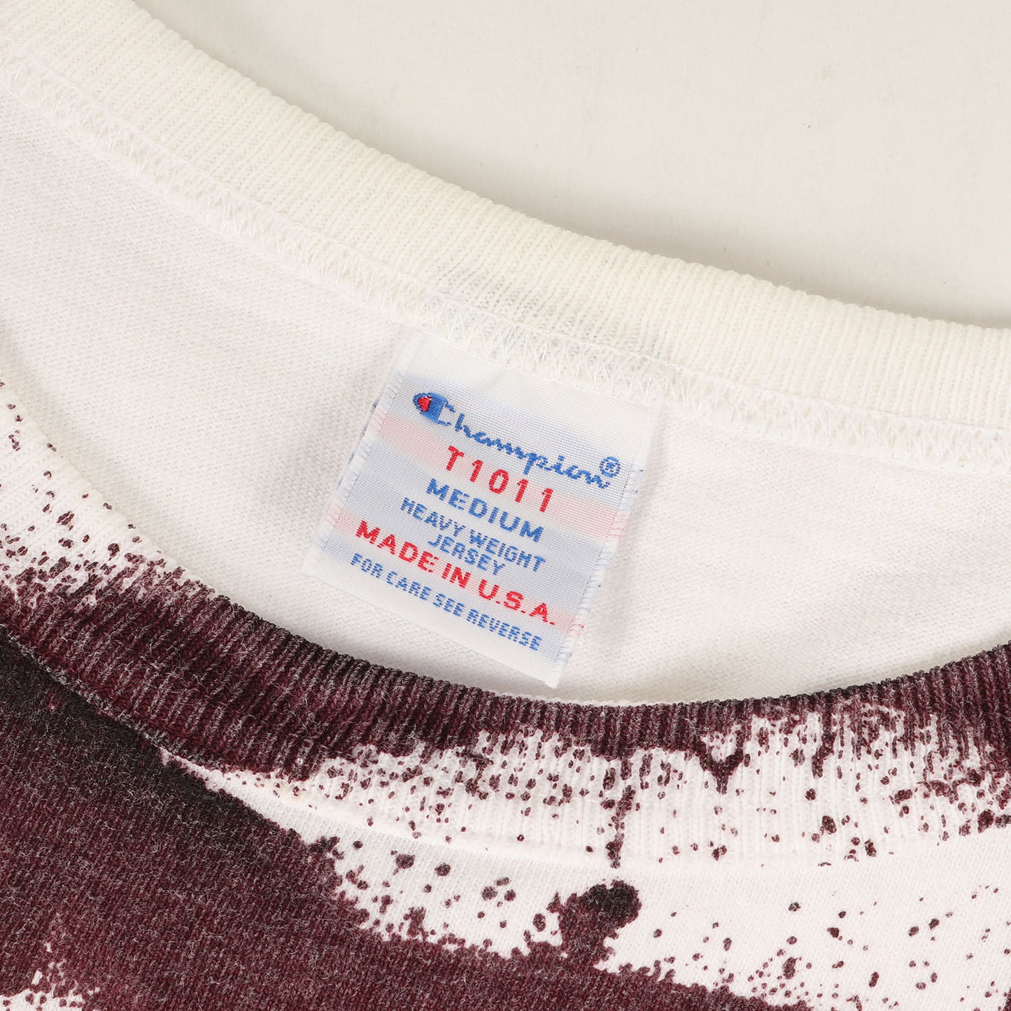 × Champion T1011 グラフィック ペイント ヘビーウェイト バインダーネック Tシャツ / MADE IN USA