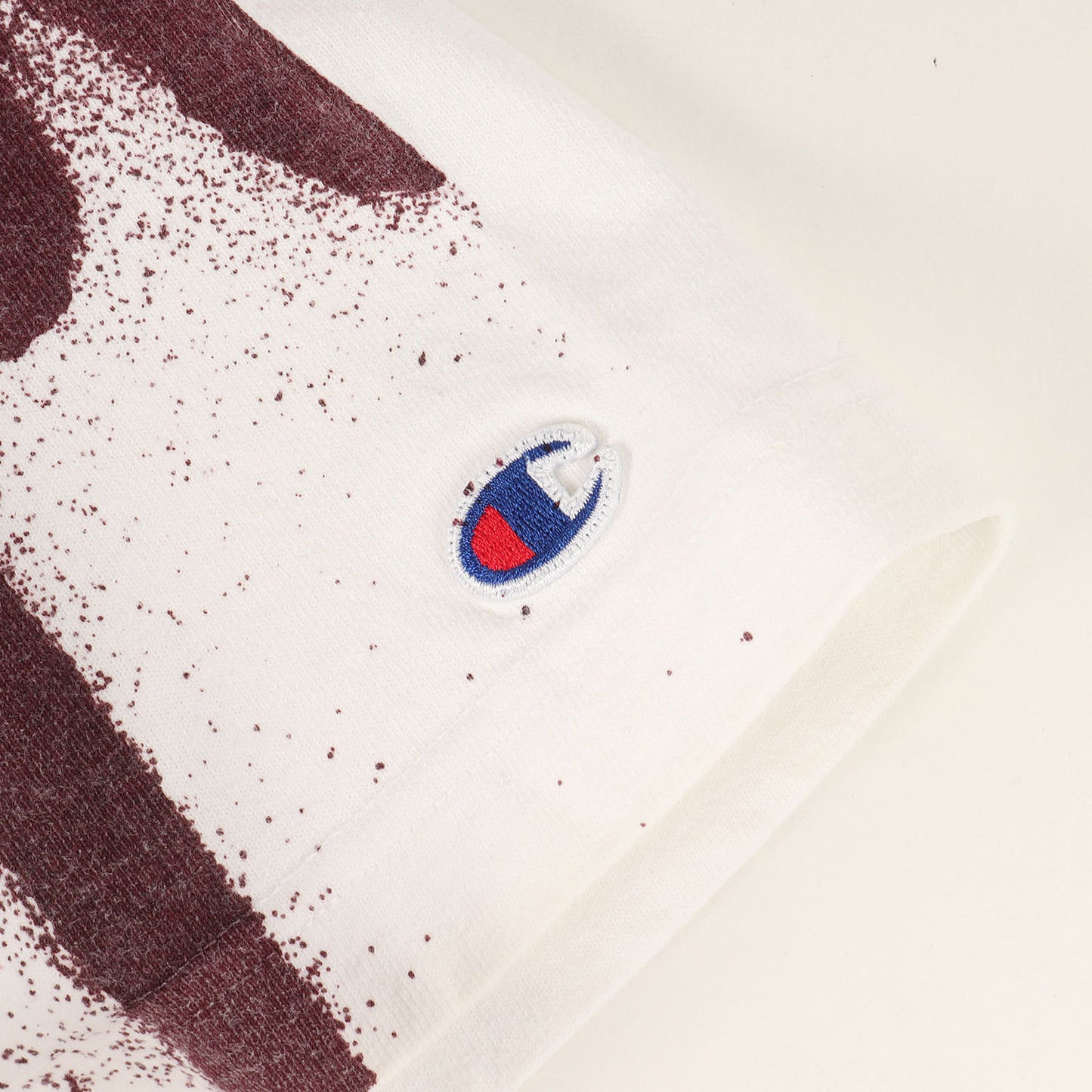 × Champion T1011 グラフィック ペイント ヘビーウェイト バインダーネック Tシャツ / MADE IN USA