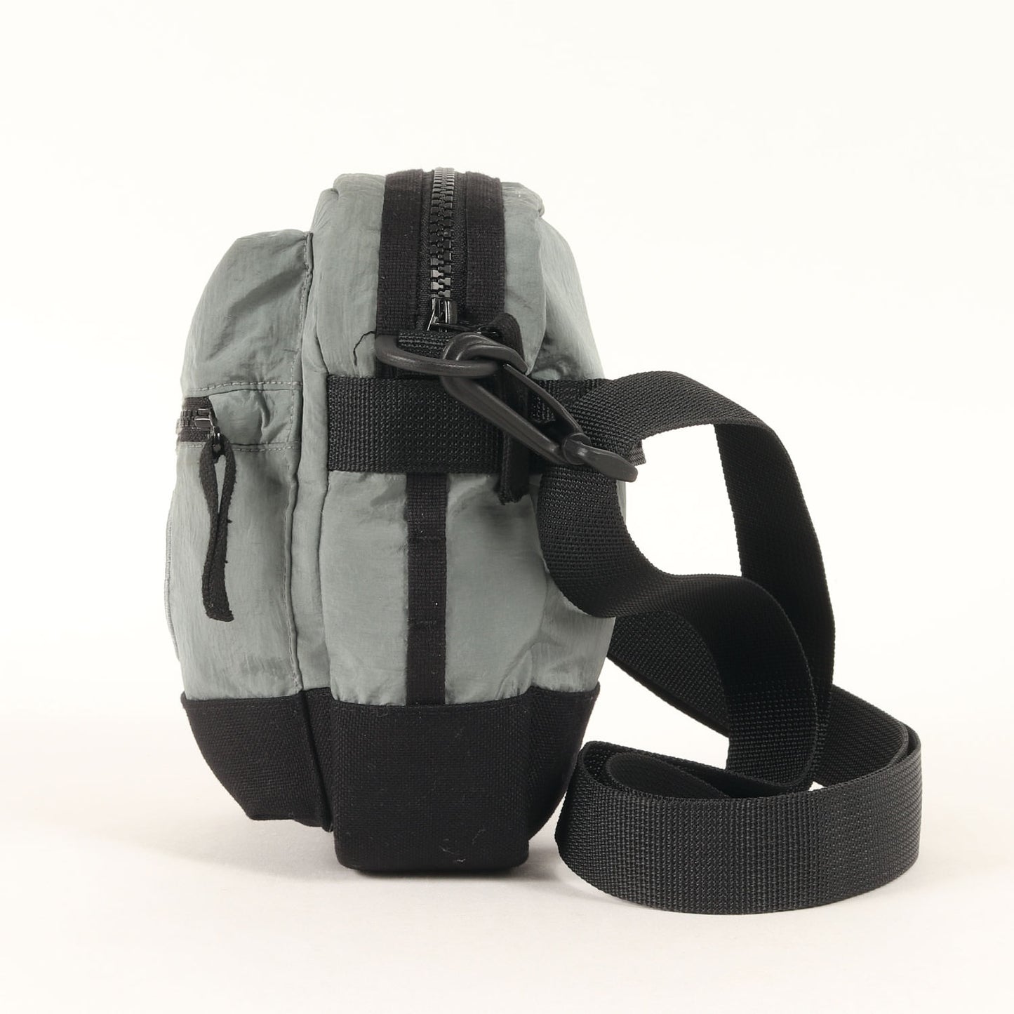 24SS コンパスロゴ 刺繍 ナイロンメタル ショルダー バッグ (811590876)