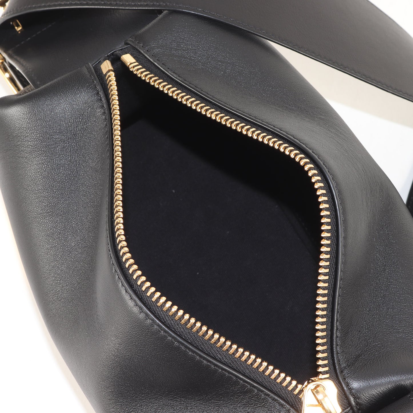 現行モデル ラムスキン コーナーメタル ショルダー バッグ (Corner Metal Shoulder Bag S155-01)