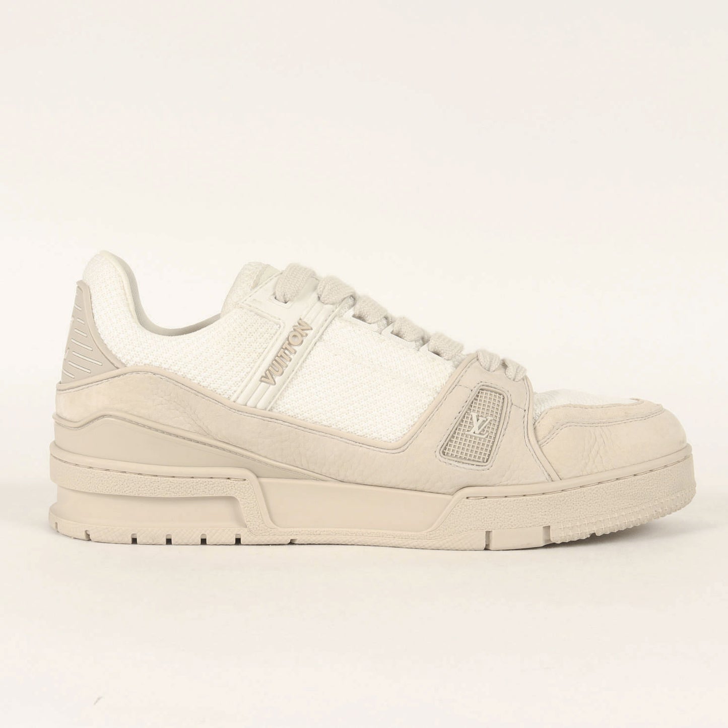 25SS グレインヌバックレザー メッシュ LV トレイナー スニーカー (1AHTME)