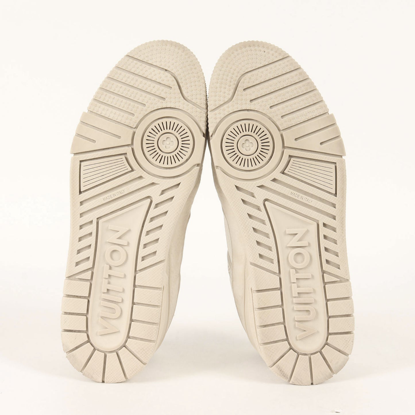 25SS グレインヌバックレザー メッシュ LV トレイナー スニーカー (1AHTME)