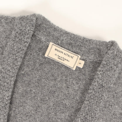 ワンポイント 刺繍 ウール ニット Vネック カーディガン (DM00514KT1014)