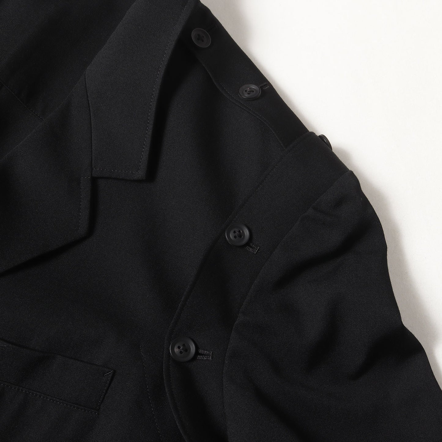 眼釦付 パーツ釦留め ウールギャバ 3B テーラード ジャケット (HD-J36-100) / POUR HOMME