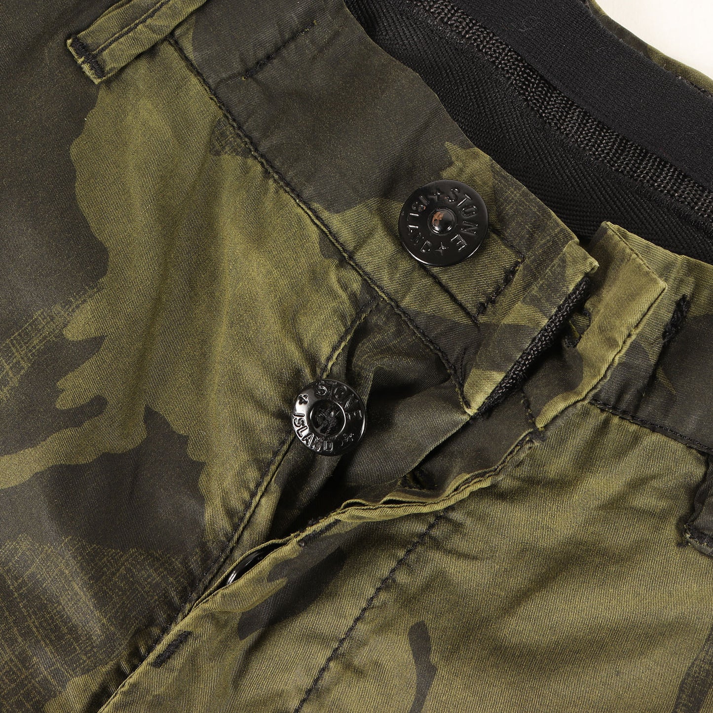 カモ バックポケット ロゴ 刺繍 テーパード トラウザー パンツ (Chamois Cotton Pants 621531034) / ボタンフライ