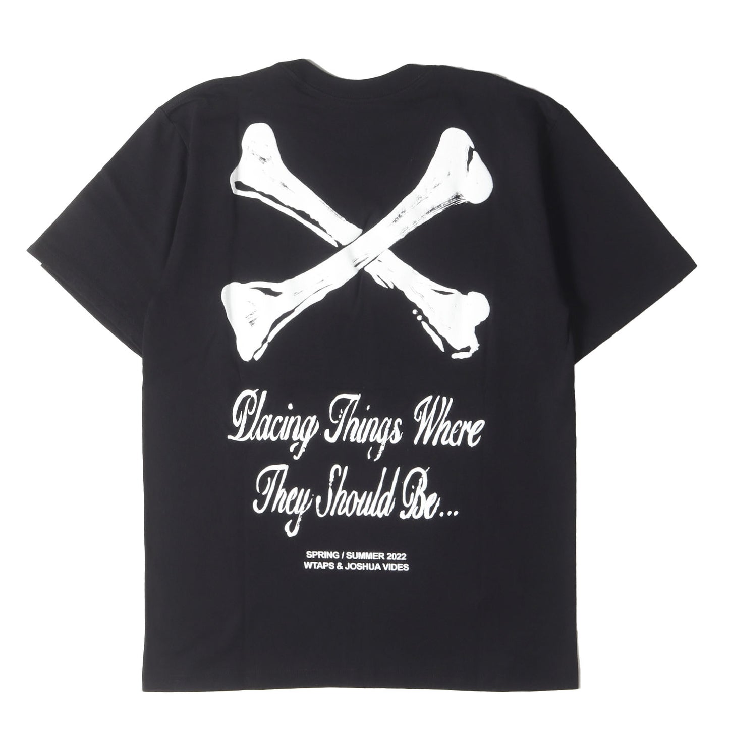 × Joshua Vides グラフィック ロゴ Tシャツ (Commercial Break Sai TEE 221PC09D-ST01S)