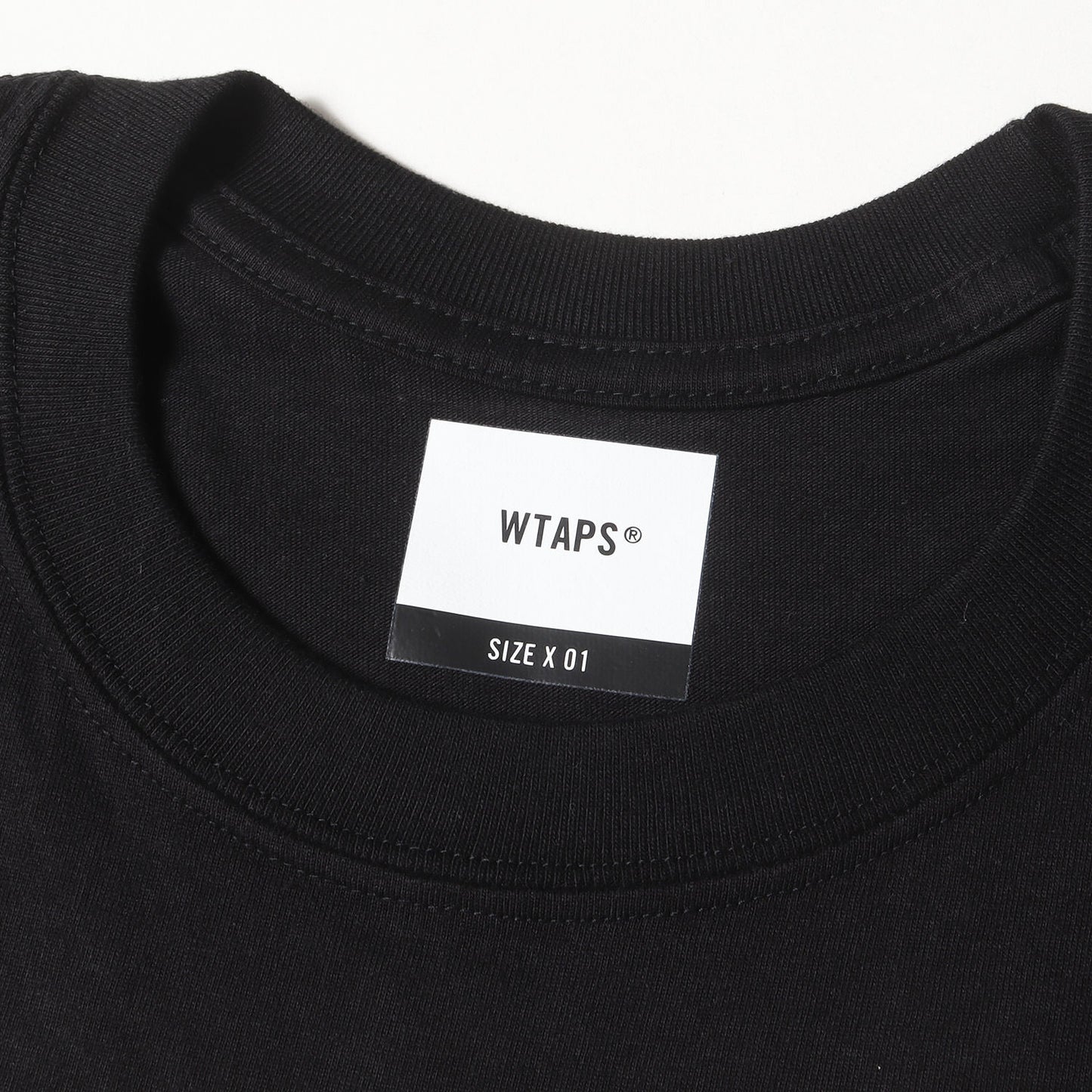 × Joshua Vides グラフィック ロゴ Tシャツ (Commercial Break Sai TEE 221PC09D-ST01S)