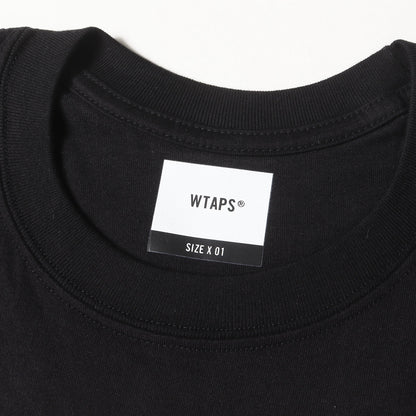 × Joshua Vides グラフィック ロゴ Tシャツ (Commercial Break Sai TEE 221PC09D-ST01S)