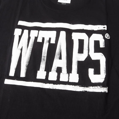 × Joshua Vides グラフィック ロゴ Tシャツ (Commercial Break Sai TEE 221PC09D-ST01S)