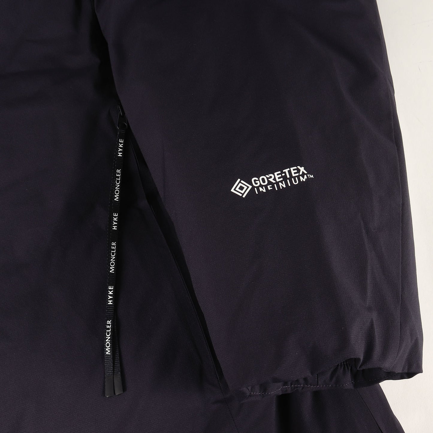 21AW × HYKE ノーカラー ダウンコート (MUVERAN GIUBBOTTO G209K1C00002 M1192) / GORE-TEX
