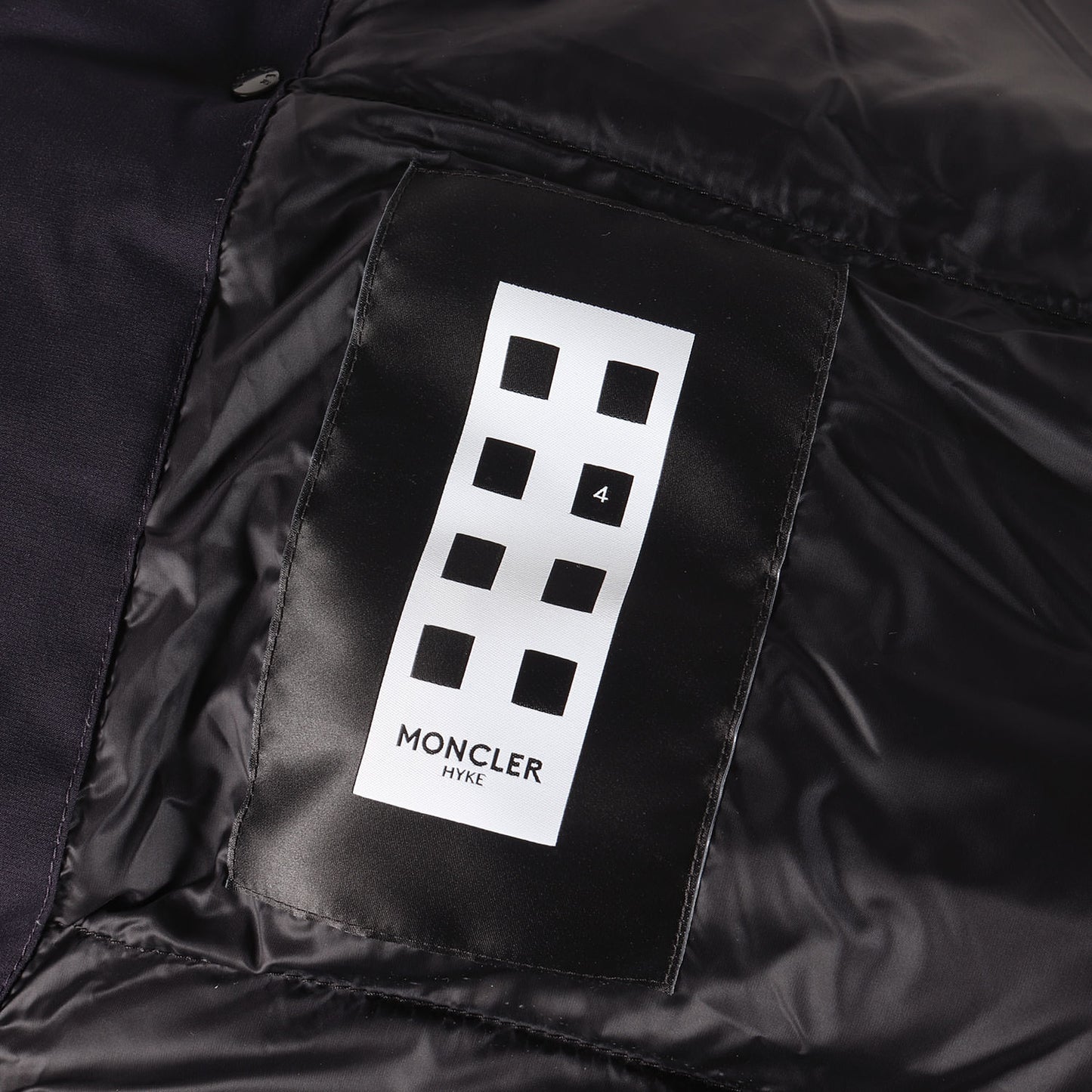 21AW × HYKE ノーカラー ダウンコート (MUVERAN GIUBBOTTO G209K1C00002 M1192) / GORE-TEX