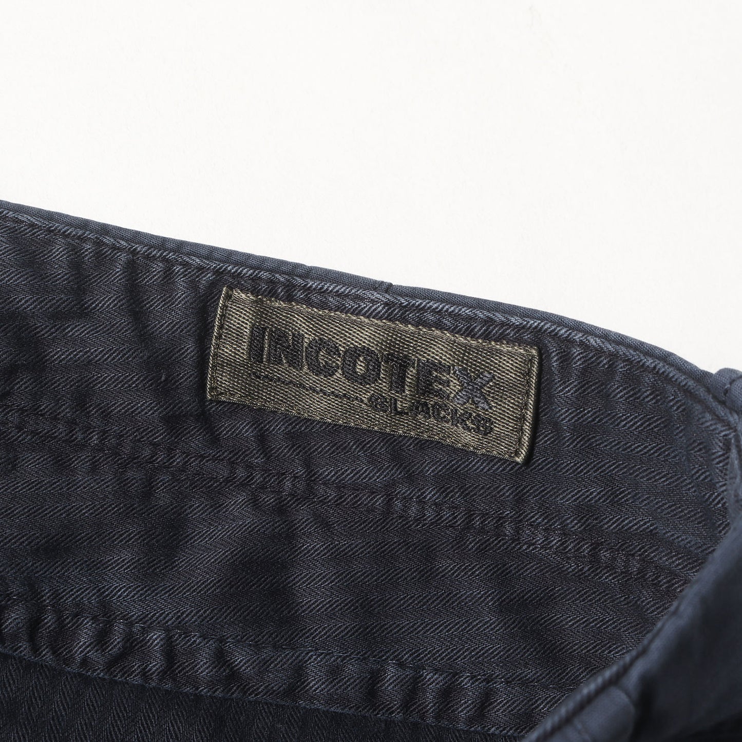 近年モデル ワンタック ガーメントダイ ストレッチ サマーサテン テーパード スラックス パンツ (10X174 90871) / TAPERED FIT