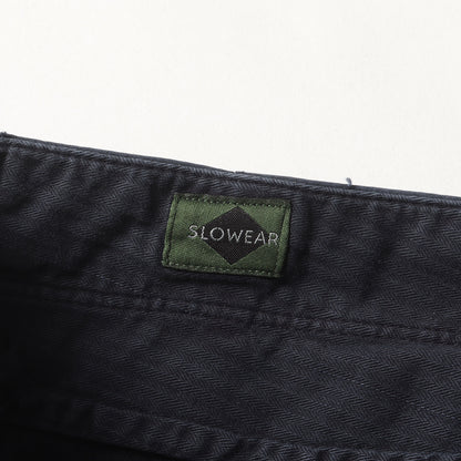 近年モデル ワンタック ガーメントダイ ストレッチ サマーサテン テーパード スラックス パンツ (10X174 90871) / TAPERED FIT