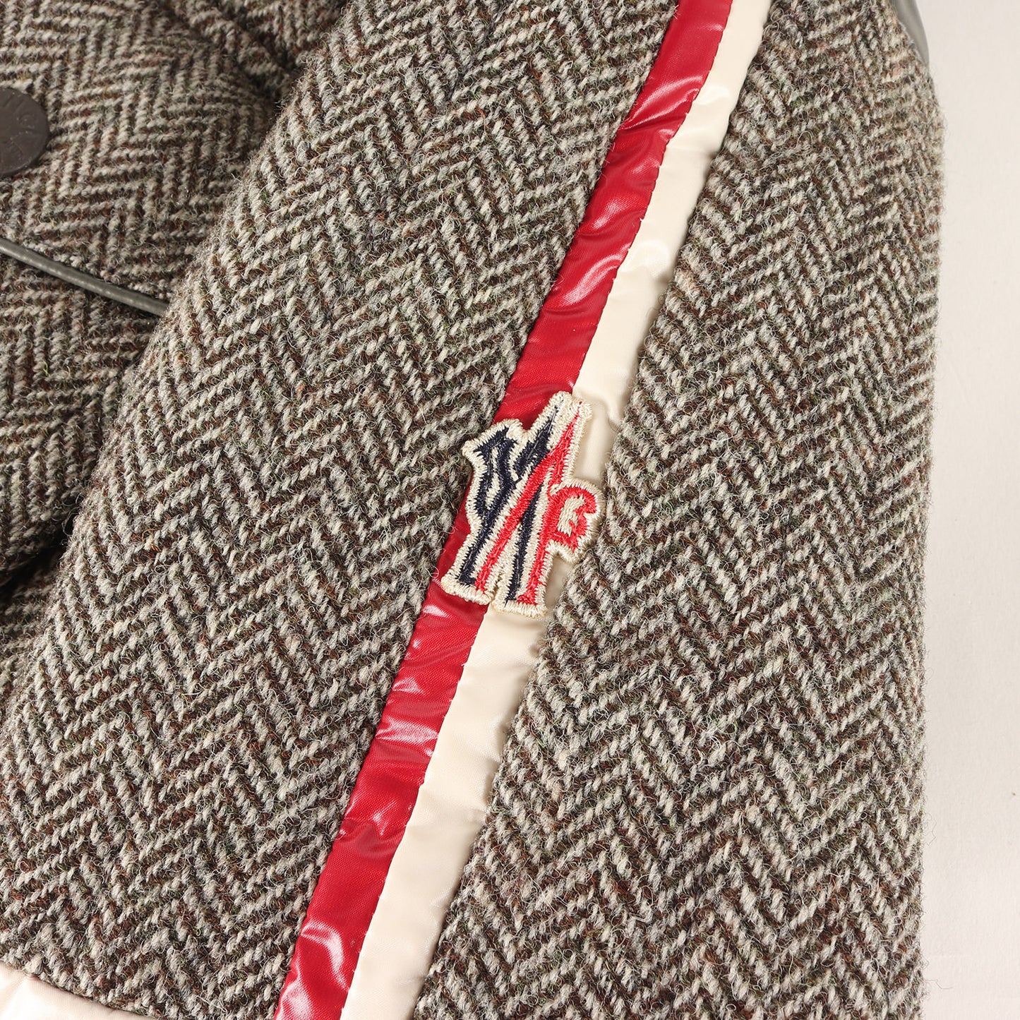 フード付き ヘリンボーン ダウン ジャケット (AMNEVILLE GIUBBOTTO 020974132902 54025) / GRENOBLE