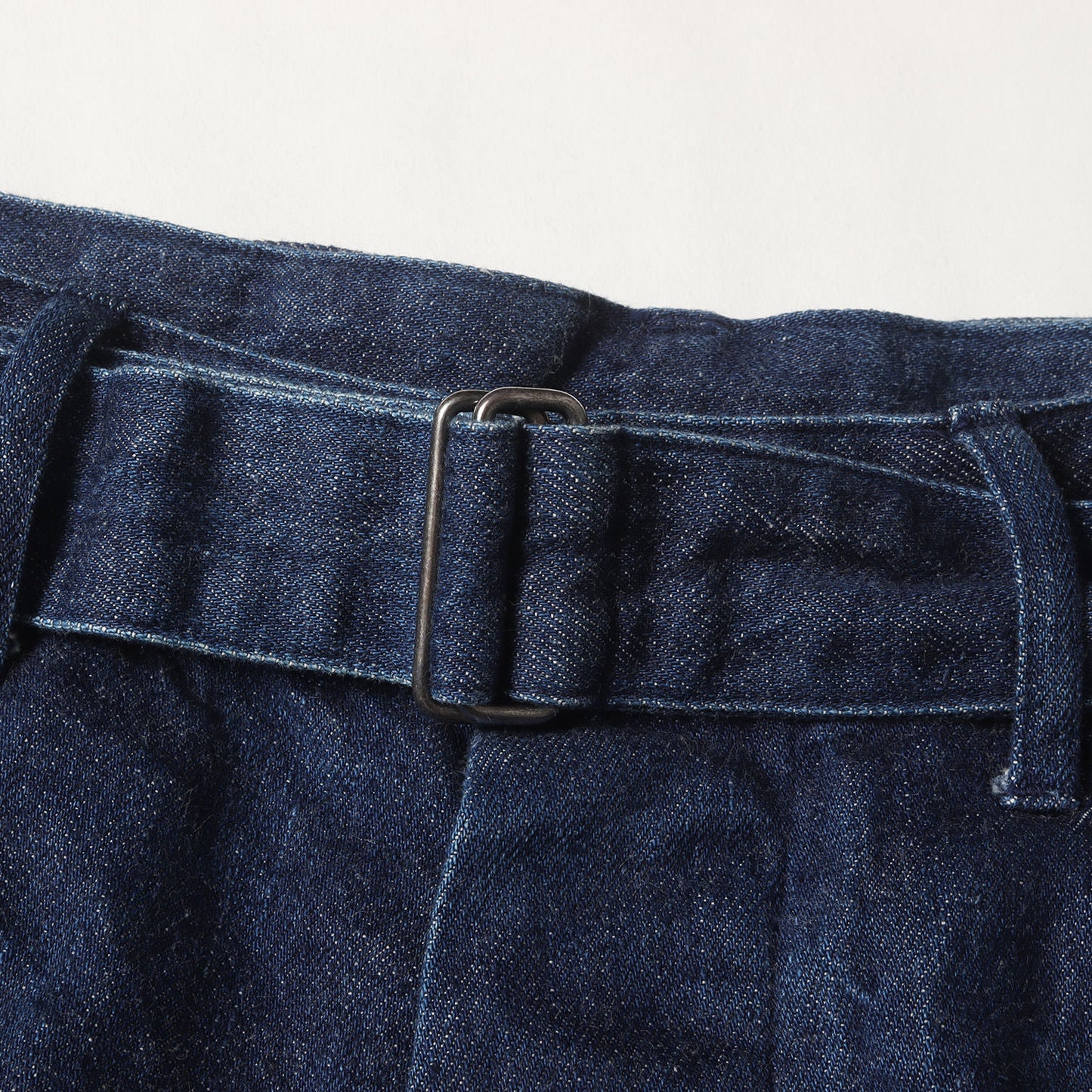 ベルテッド テーパード デニム パンツ (belted denim pants L03-03005)