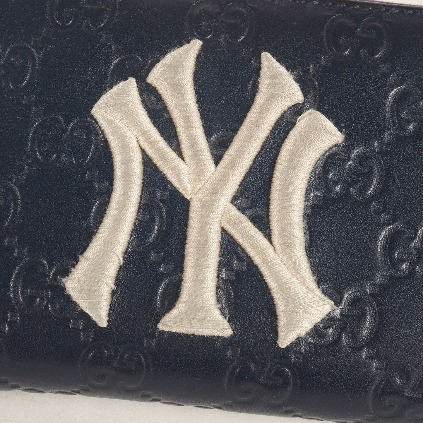 × MLB New York Yankees NY刺繍 シマ レザー ロング ウォレット (547791・525040)