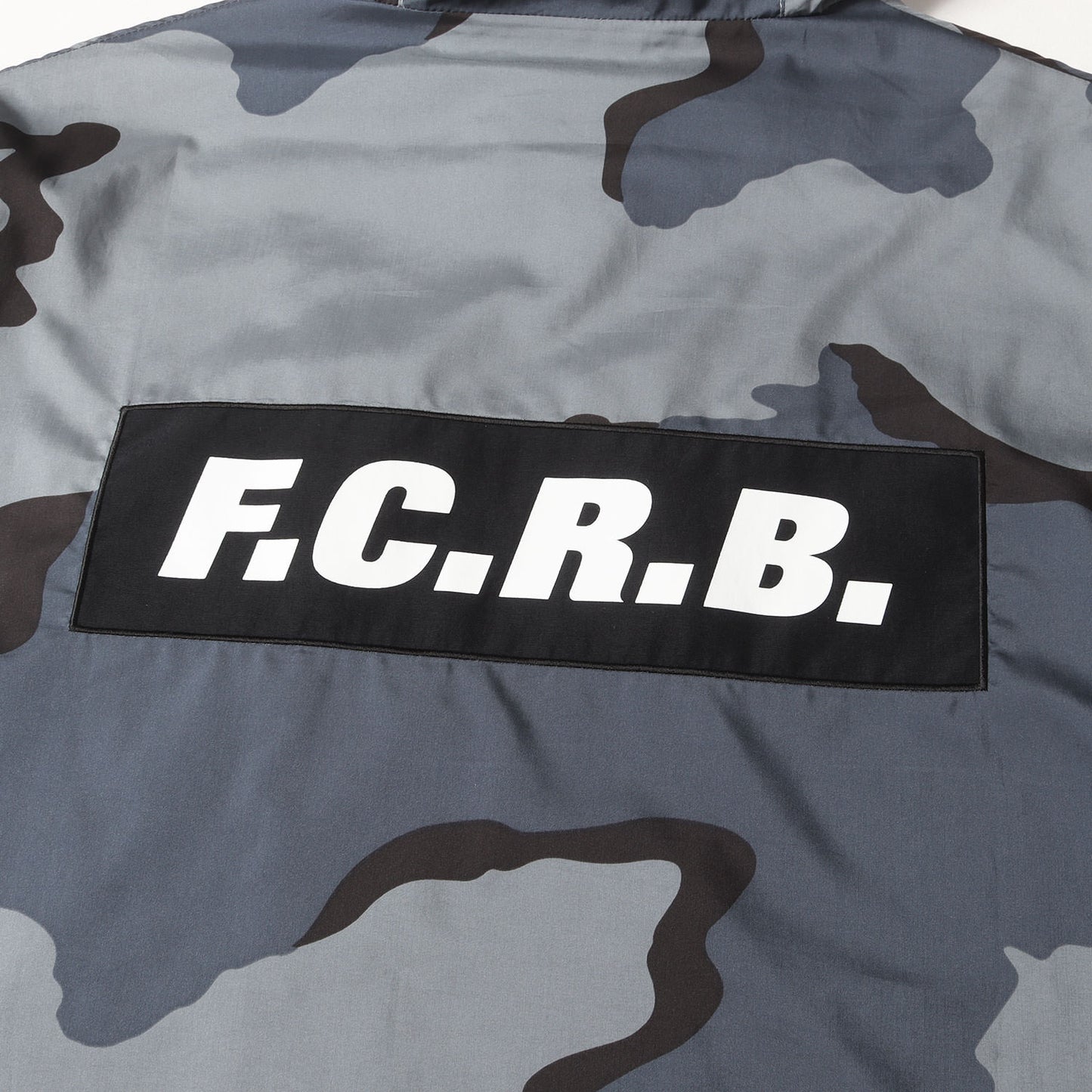 ロゴ刺繍 カモ ポリ ジップアップ パーカー (CAMOUFLAGE PRACTICE JACKET FCRB-167013)
