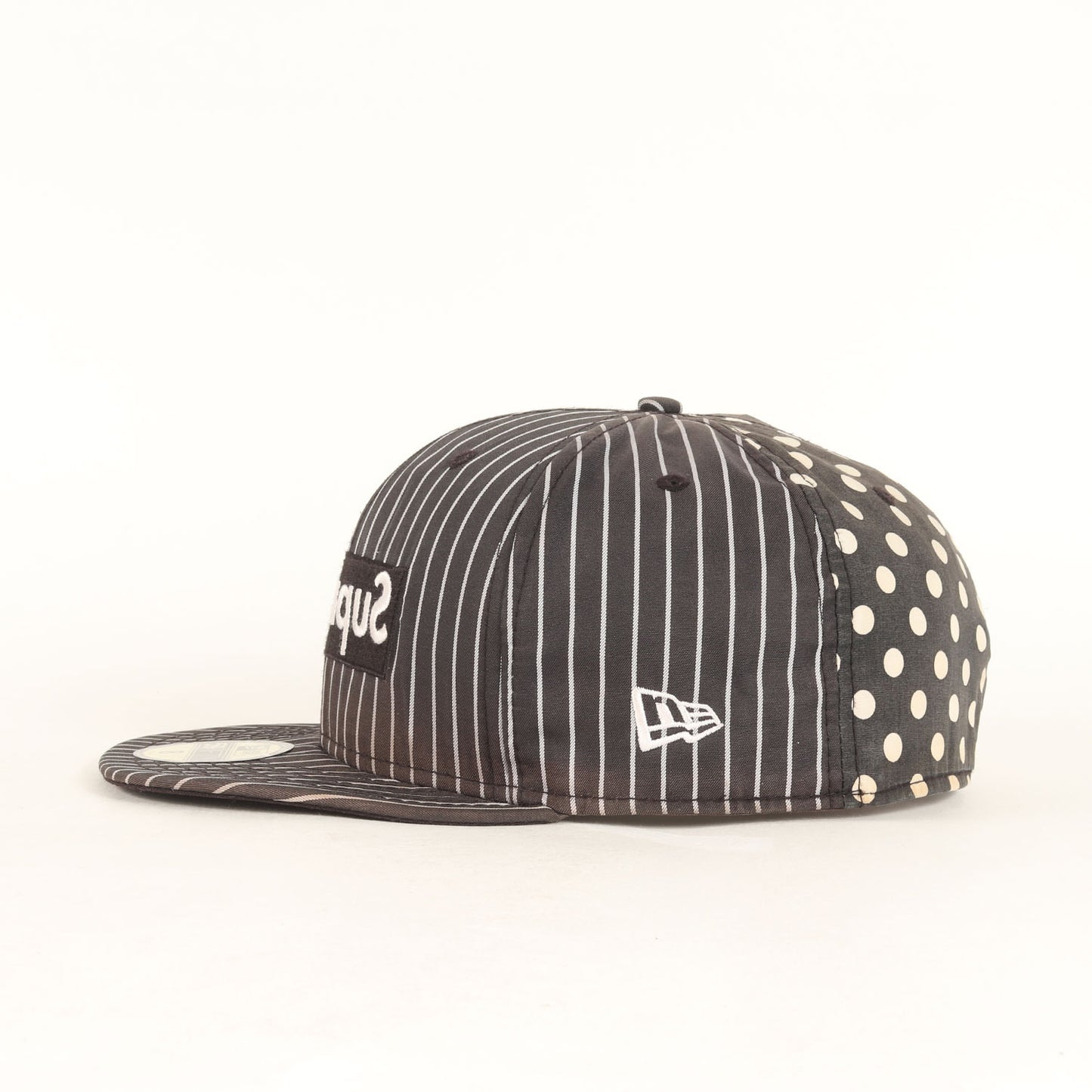 × COMME des GARCONS SHIRTS × NEW ERA BOXロゴ ストライプ ベースボール キャップ