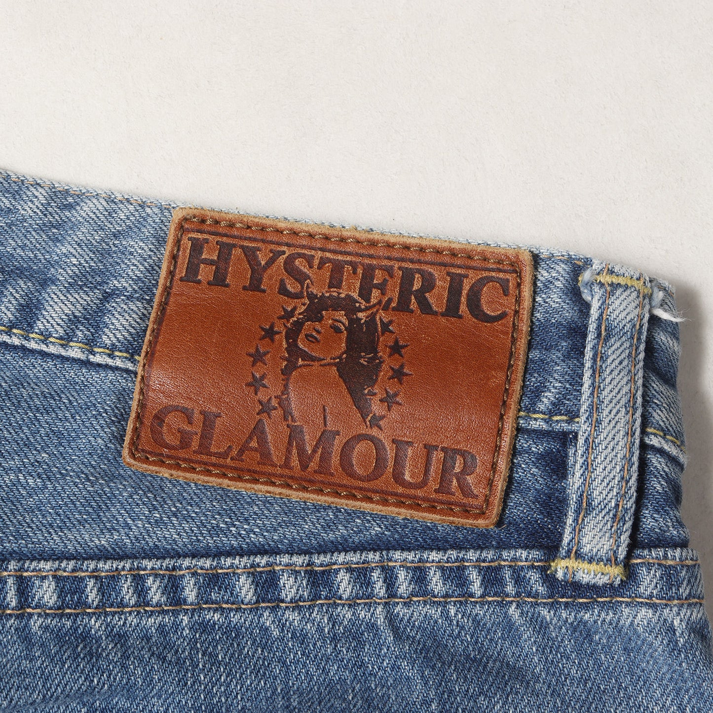 スタッズ スリムストレート デニムパンツ (0201AP02)