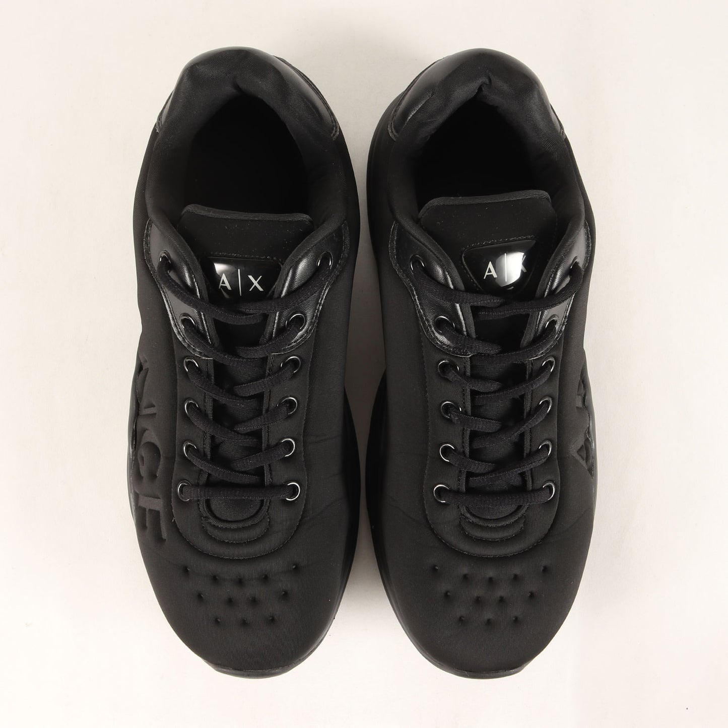 エンボスロゴ スニーカー (XUX118 XV505)