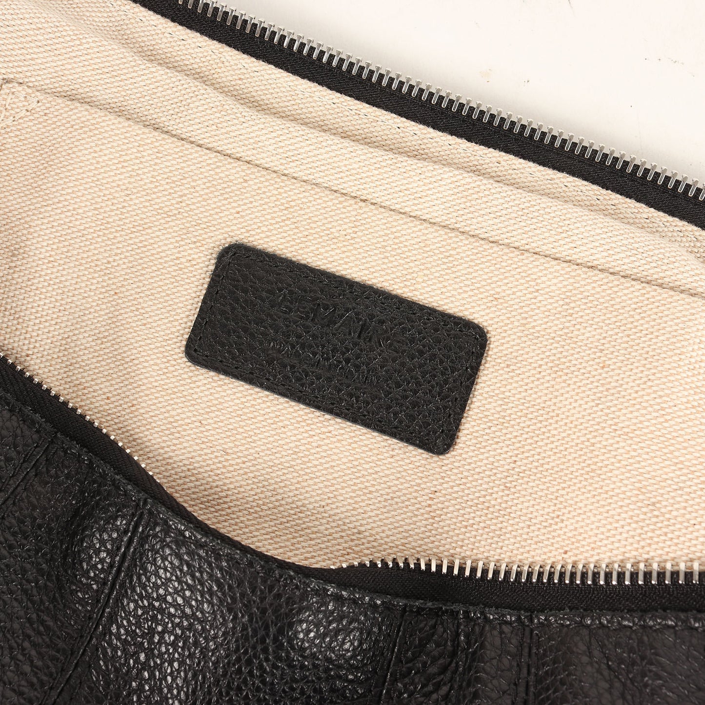 現行モデル クロワッサン ショルダー バッグ (CROISSANT MEDIUM BAG Soft Grained Leather BG0001 LL0018)