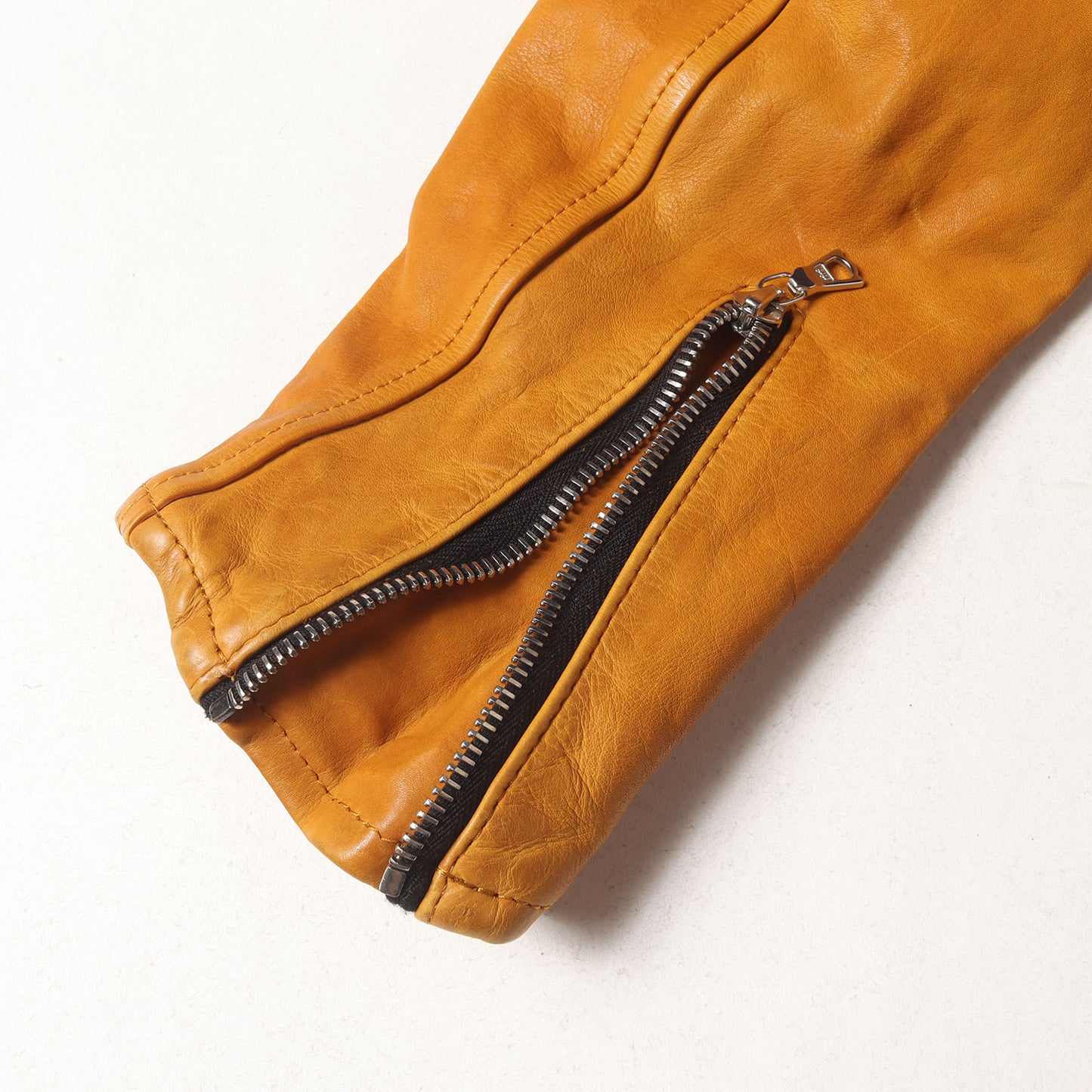 製品染め カーフレザー シングル ライダース ジャケット (FORE GROW 1645-04) / ISAMU KATAYAMA