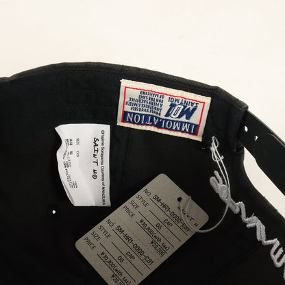 25AW × 空山基 ロゴ刺繍 キャップ (SAINT SORAYAMA SRYM_CAP SM-HR1-0000-C81)