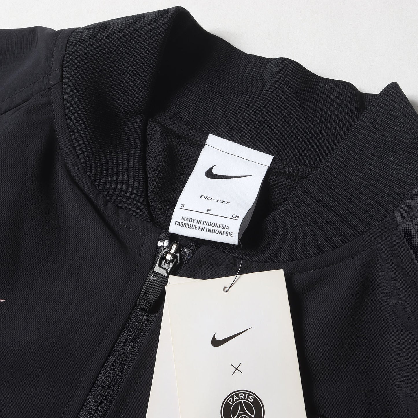 × NIKE アンセム フルジップ ウーブン ジャケット (CV9916-010)