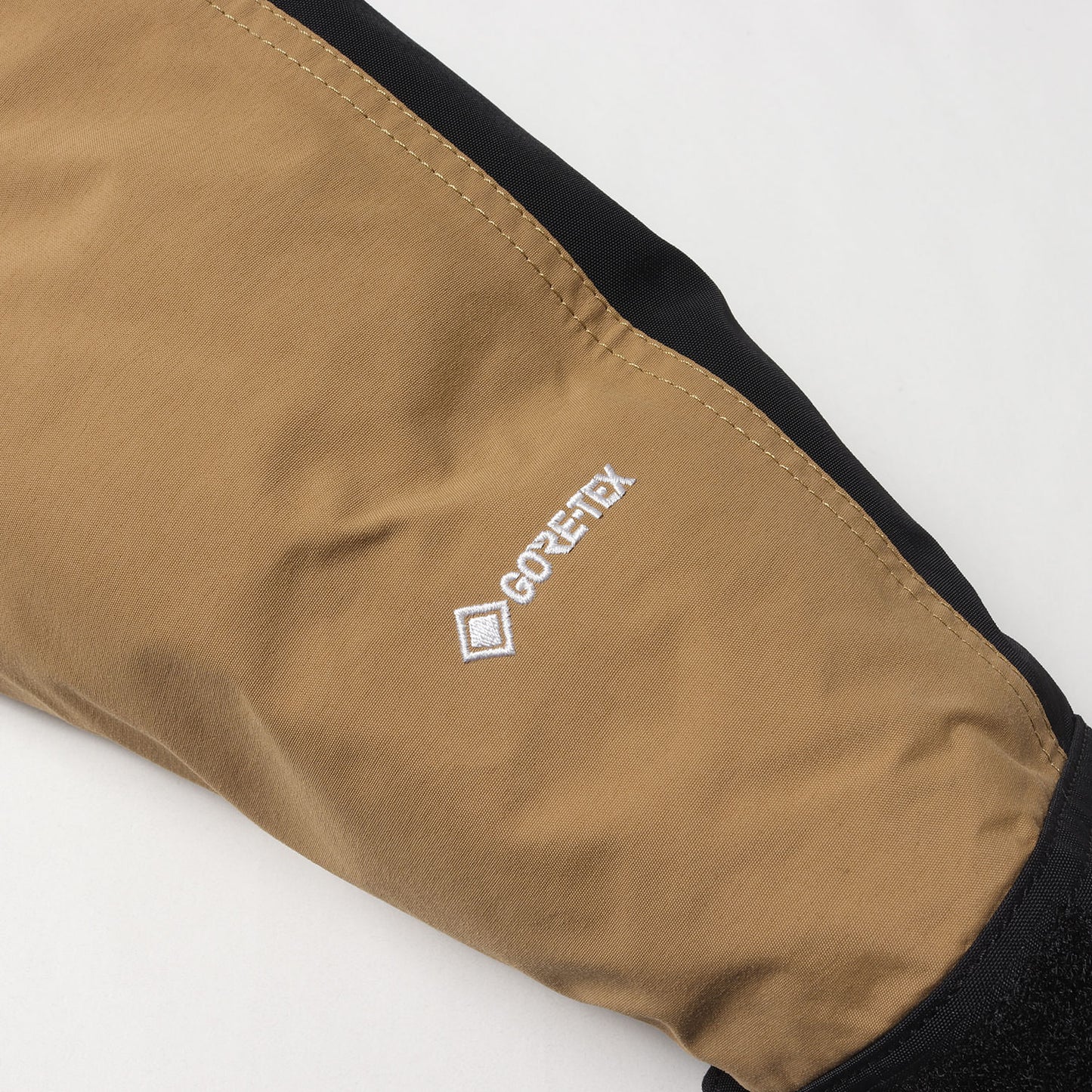 GORE-TEX マウンテンダウン ジャケット (MOUNTAIN DOWN JACKET)